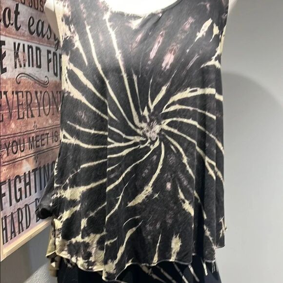 Black and White Spiral Tie-Dye Tank Top - Picture 7 of 16